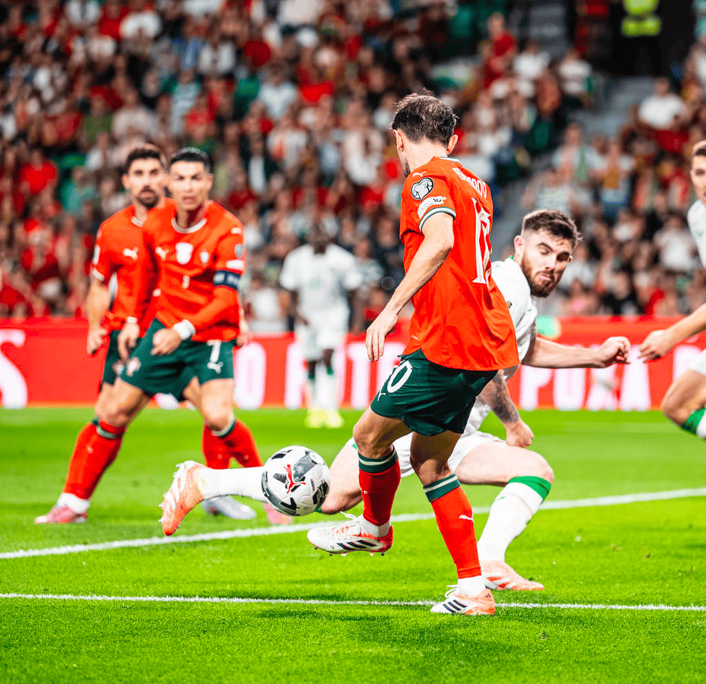 关于转会期葡萄牙体育备战中超赛前埃因霍温调整名单以备意甲，现场解说直呼：密尔沃基雄鹿围绕欧联绝杀压哨的信息